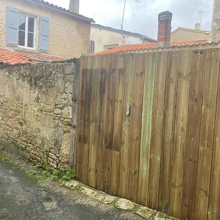 Prázdninový dům Maison Colombier , Townhouse